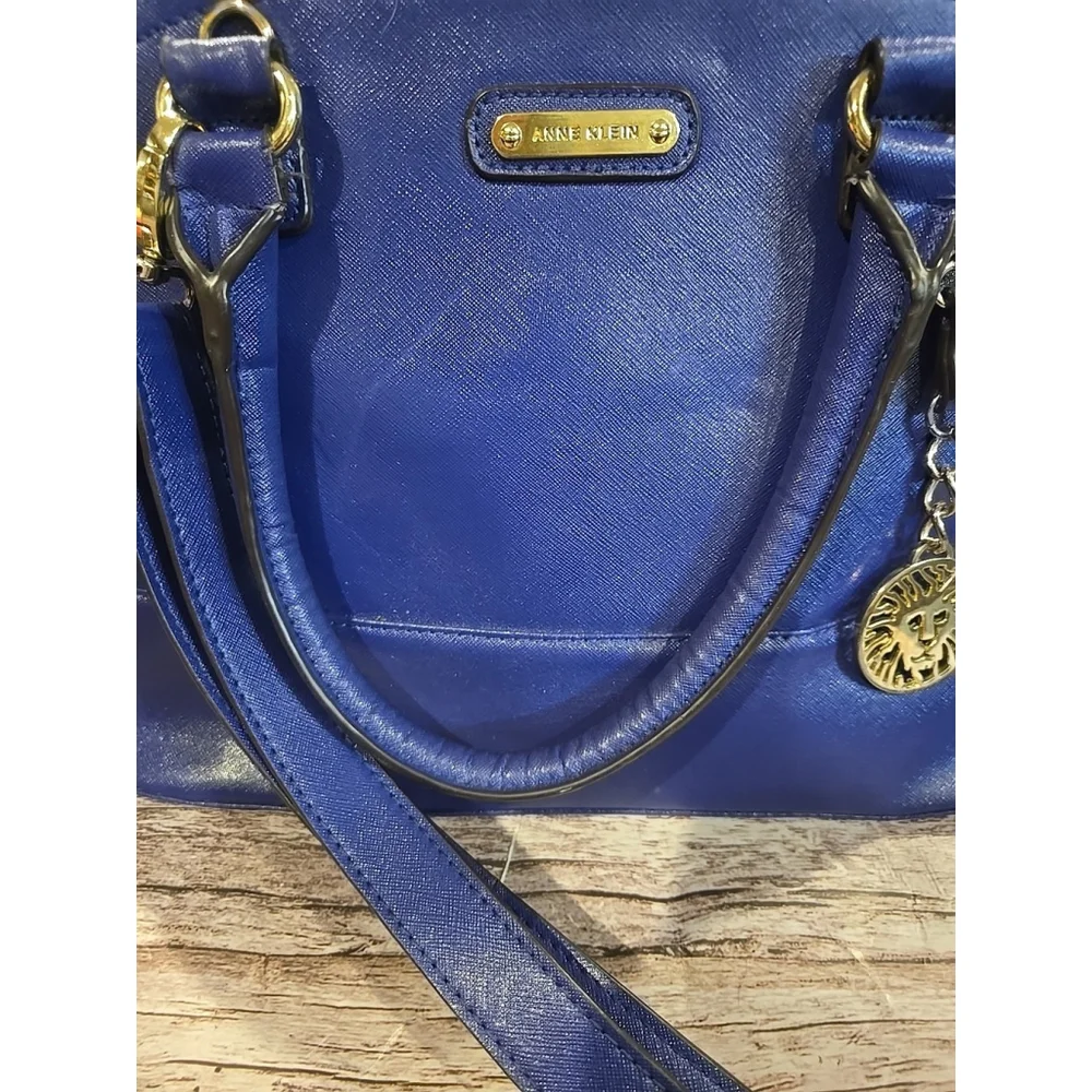 Anne Klein Beautiful Blue Leather Handbag Dome Shaped Excellent Condition (226)